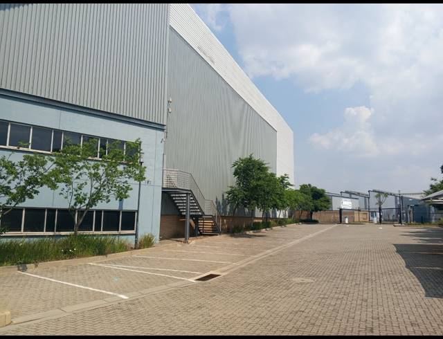 7,739M² WAREHOUSE TO LET IN RIETFONTEIN